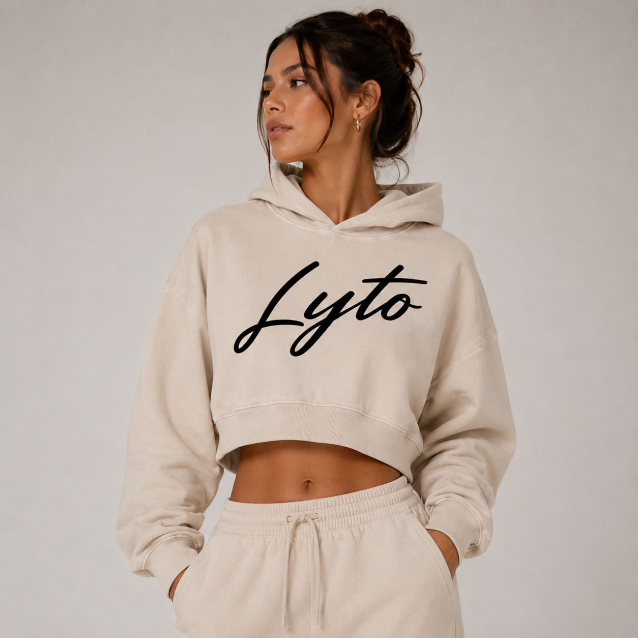 MINERAL WASHED SCRIPT CROP HOODIE